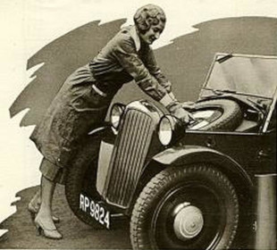 Scarab, Frau am Reserverad