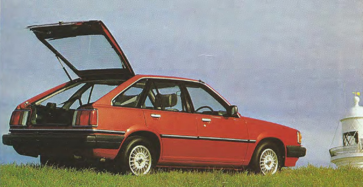 1983 Quintet open hatch
