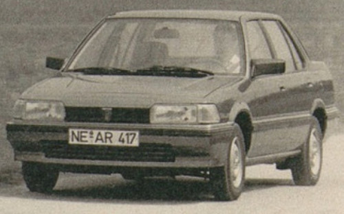 Heckansicht des Rover 213