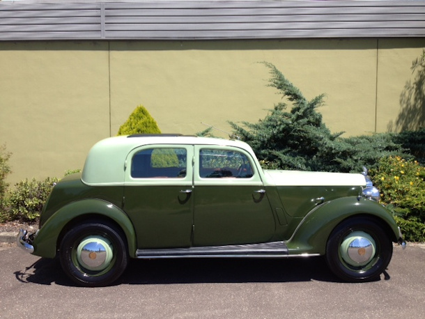 1948 ROVER P3 6-light Saloon